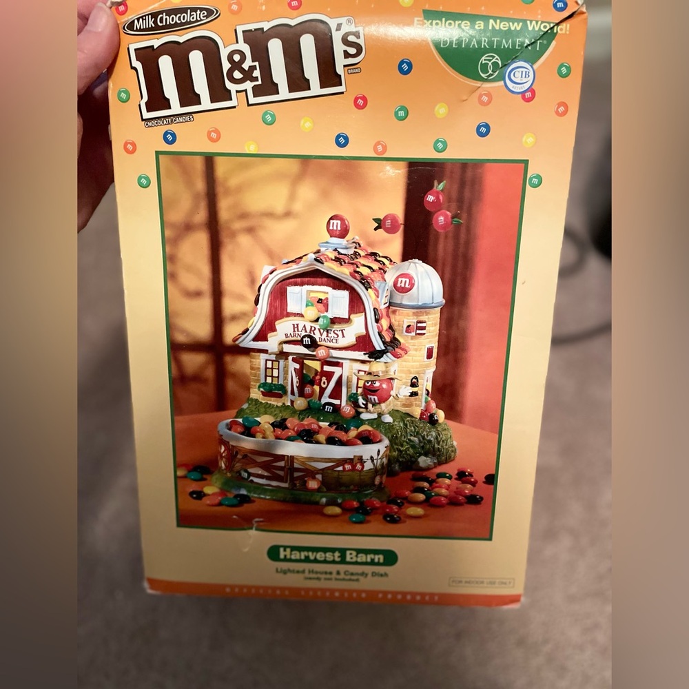 Dept. 56 M&M Harvest Barn/ candy dish lighted house. Retired, collectible